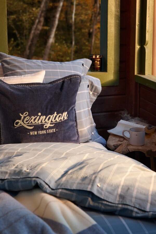 Logo putevar i økologisk bomullsfløyel Dark Blue/Lt Beige - Lexington