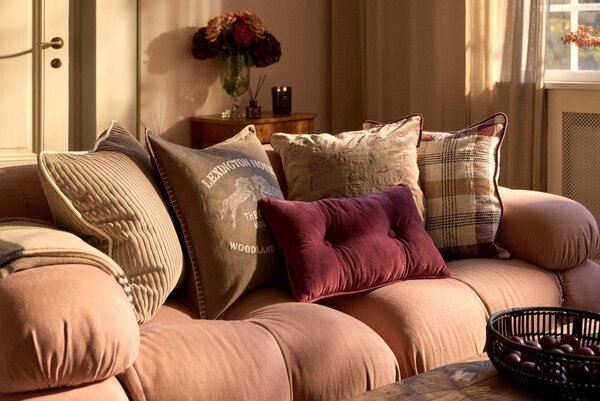 Knappet pute i økologisk bommulsfløyel BURGUNDY - Lexington