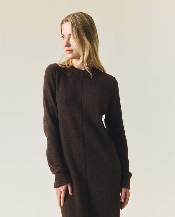 Strikket midikjole med rett passform Mørkebrun - Lexington