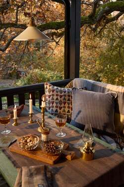 Stripet bordløper av økologisk bomull Stone/Black - Lexington