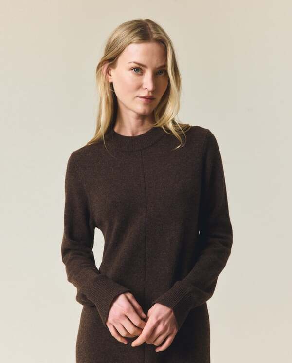 Strikket midikjole med rett passform Mørkebrun - Lexington