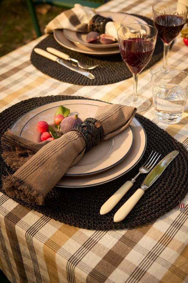 Stripet lin/bomull-serviett med frynser Stone/Black - Lexington