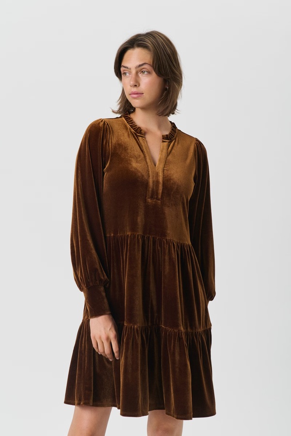 Viggase Kjole Sorrel Horse - Part Two